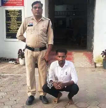 जनरल स्टोर का शटर तोड़कर चोरी करने वाले दाे नाबालिग समेत तीन आरोपित गिरफ्तार