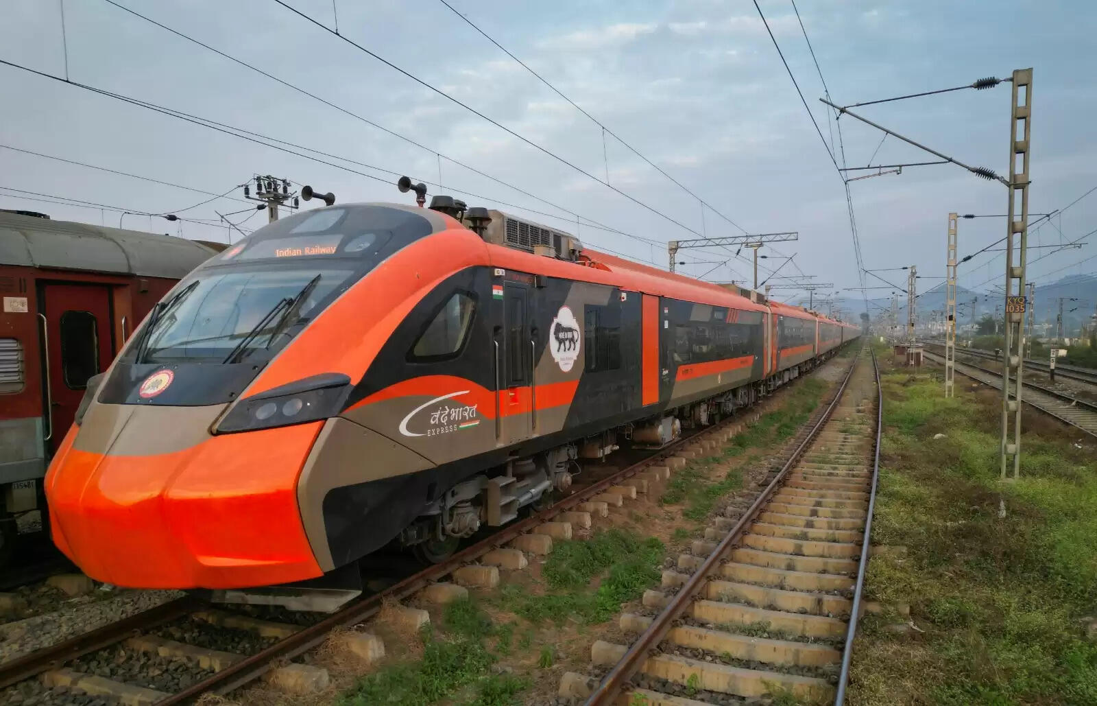 कामाख्या-हावड़ा के बीच&nbsp;पहली वंदे भारत स्लीपर ट्रेन को प्रधानमंत्री दिखाएंगे हरी झंडी