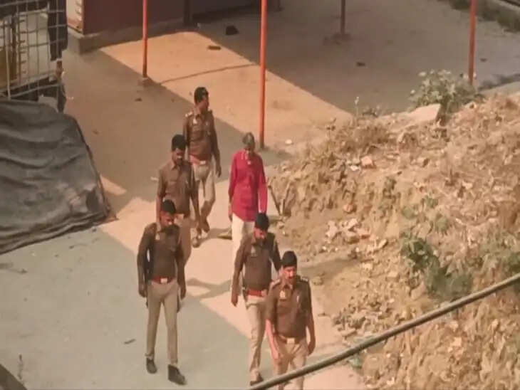 सुलतानपुर में बस परिचालक से 18 हजार की छिनैती