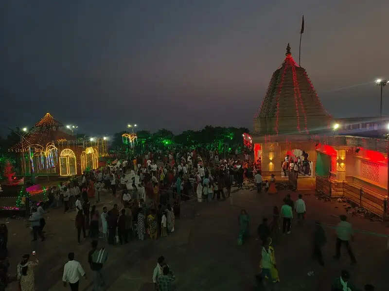 सीहोरः शारदीय नवरात्रि में सलकनपुर धाम में उमड़ा श्रद्धा का सैलाब, लाखों श्रद्धालुओं ने किए मां विजयासन के दर्शन