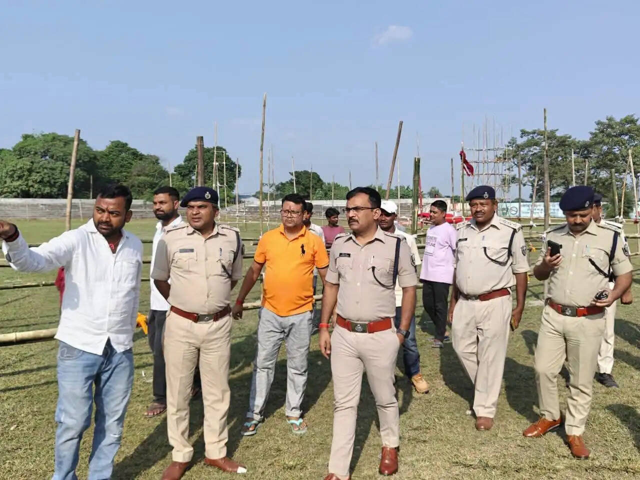 भारत नेपाल सीमा जोगबनी में अनुमंडल प्रशासन का फ्लैग मार्च,एसपी ने रावण दहन स्थल का किया निरीक्षण