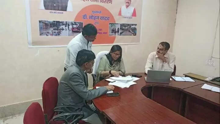 ग्वालियरः एसआईआर मैपिंग व गणना पत्रकों का डिजिटाइजेशन का शेष कार्य जल्द पूर्ण करने के निर्देश