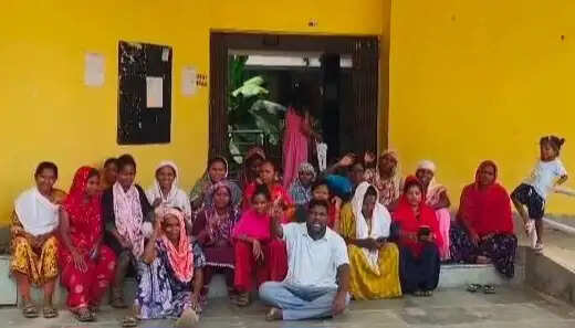 बीजापुर के शांतिनगर वार्ड में पेयजल संकट को लेकर महिलाओं ने किया प्रदर्शन