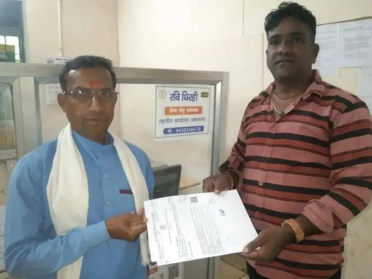 जांजगीर-चांपा: सेवा सेतु केन्द्र से समय पर मिला आय प्रमाण पत्र, रामप्रसाद मरार की दोनों बेटियों की छात्रवृत्ति का रास्ता हुआ आसान