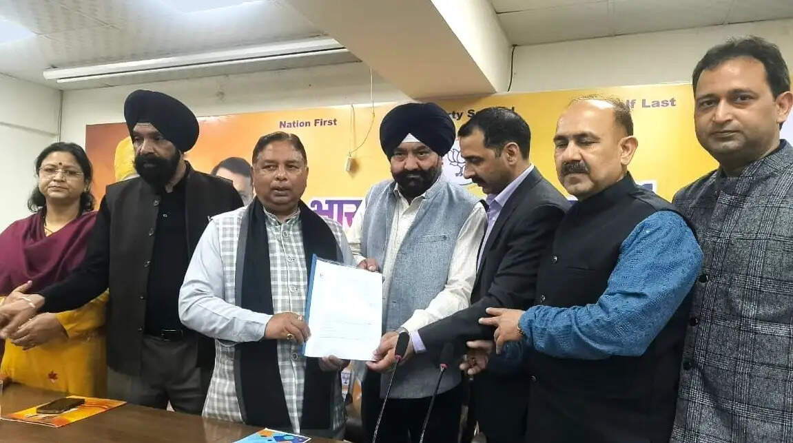 सिटीजन्स कोऑपरेटिव बैंक के प्रतिनिधिमंडल ने सत शर्मा से मुलाकात की