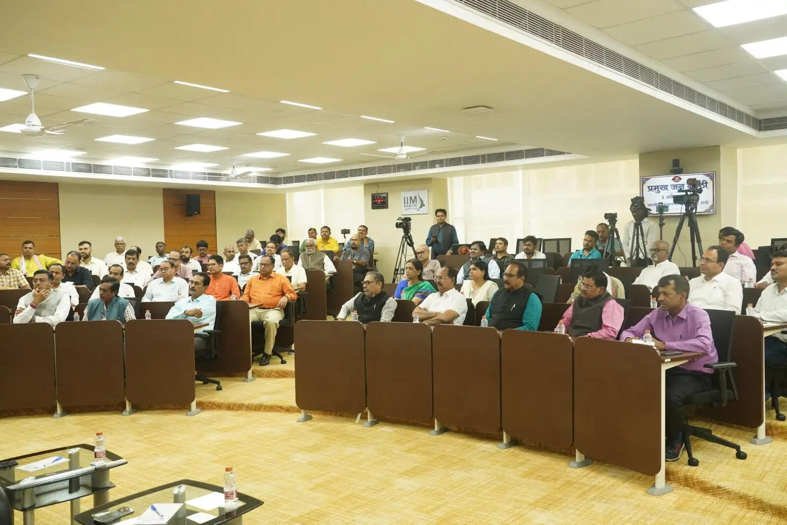 संघ शाखाओं के माध्यम से लोगों में अनुशासन, संस्कार, समर्पण और देशभक्ति की भावना का विकास करता है : आंबेकर