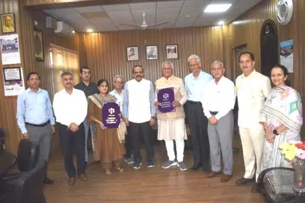 क्लस्टर यूनिवर्सिटी और भारतीय योग संस्थान के बीच एमओयू