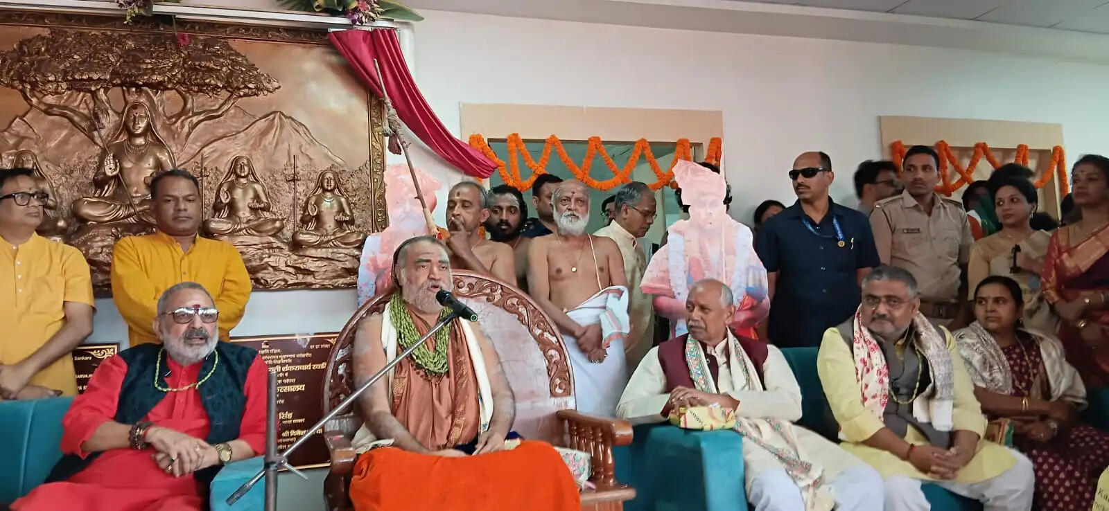 बिहार में शंकर आई हॉस्पिटल का शंकराचार्य ने उद्घाटन किया