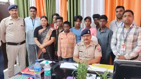 ऑपरेशन “आहट” के तहत मिर्जापुर स्टेशन पर मानव तस्करी का प्रयास विफल