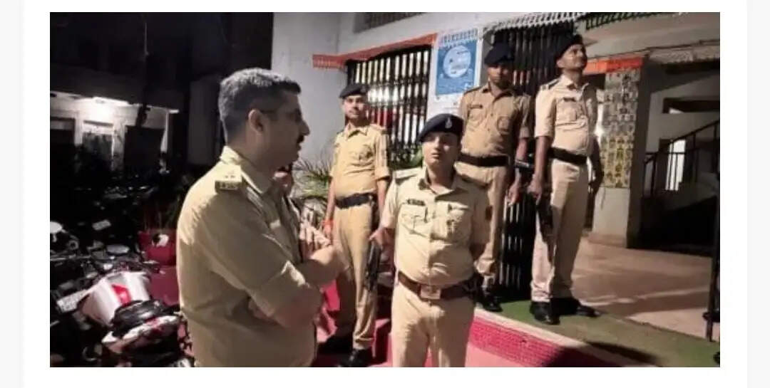नालंदा जिले के पुलिस कप्तान ने किया तीन थानों का औचक निरीक्षण