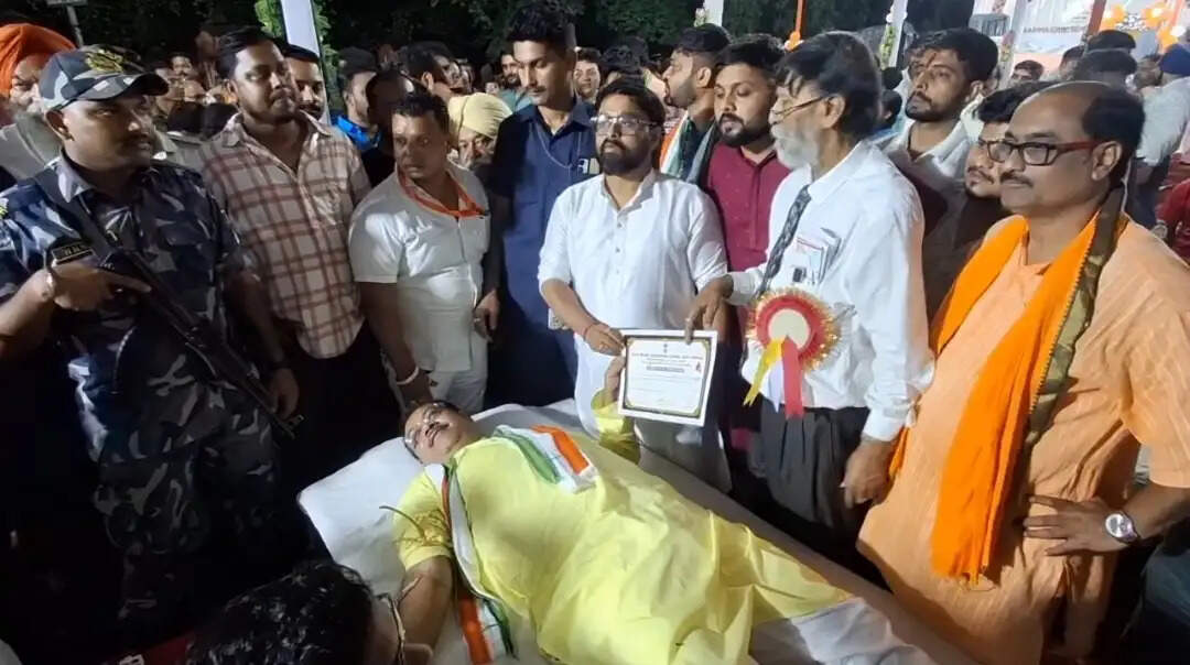 भाजपा विधायक कृष्णेंदु मुखर्जी ने जन्मदिन पर रक्तदान कर दिया मानवता का संदेश