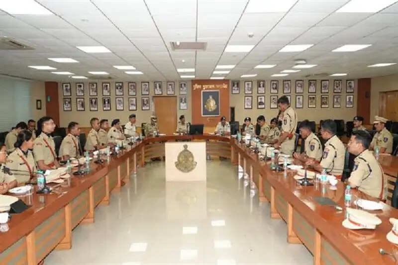 राष्ट्रीय पुलिस अकादमी हैदराबाद के 21 प्रशिक्षु आईपीएस अधिकारियों ने मप्र के डीजीपी से की सौजन्य भेंट