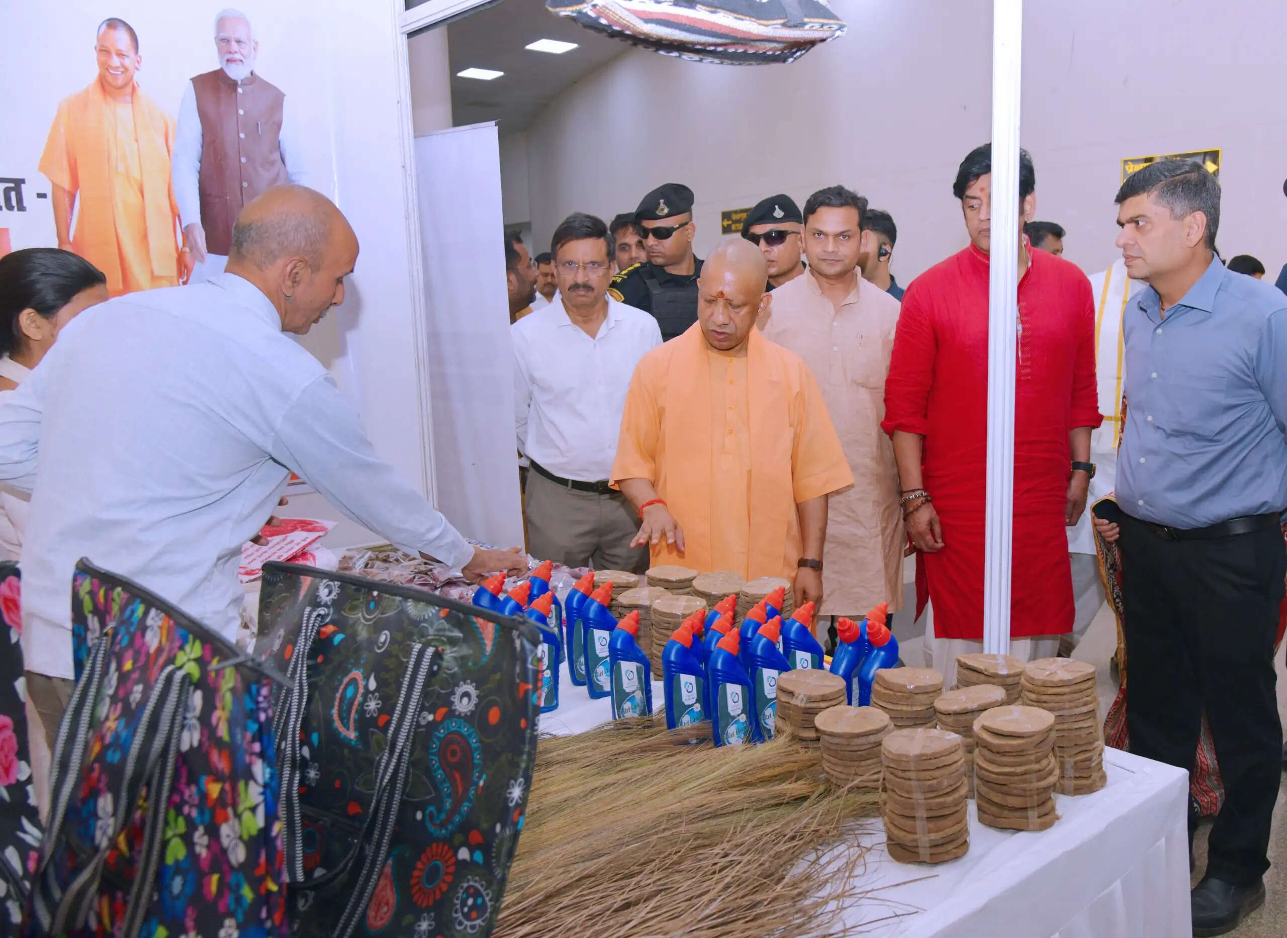 पंचर साइकिल नहीं कर पाएगी बुलेट ट्रेन की स्पीड वाली सरकार का मुकाबला : सीएम योगी