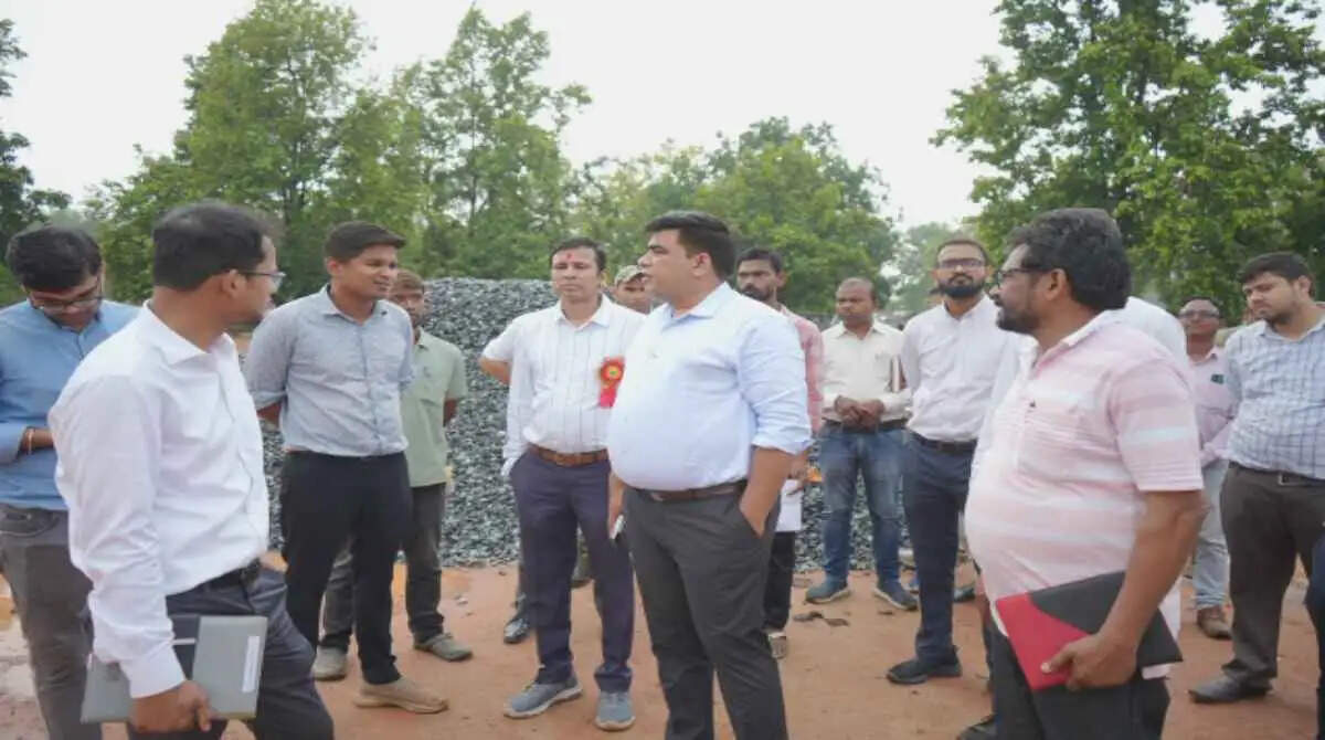कोरबा : रामपुर में निर्माणाधीन नए महाविद्यालय का कलेक्टर ने किया निरीक्षण, अप्रैल 2027 तक निर्माण पूरा करने के निर्देश