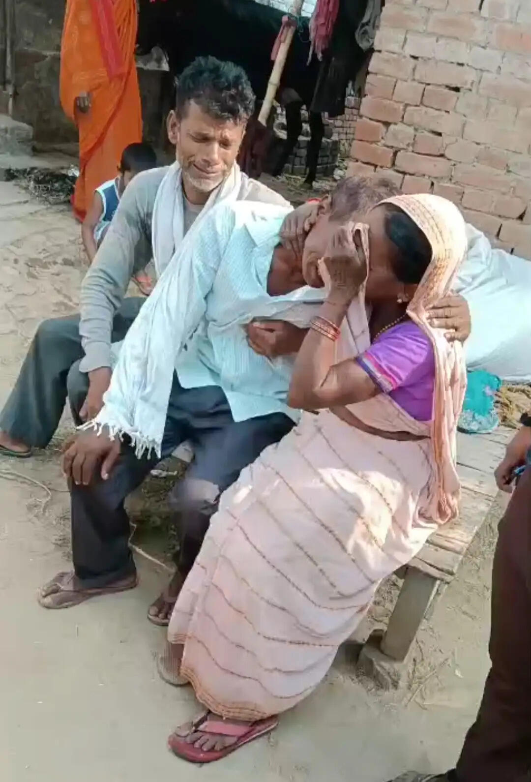 बंशी छपरा के समीप सड़क हादसे में एक की मौत, सात घायल