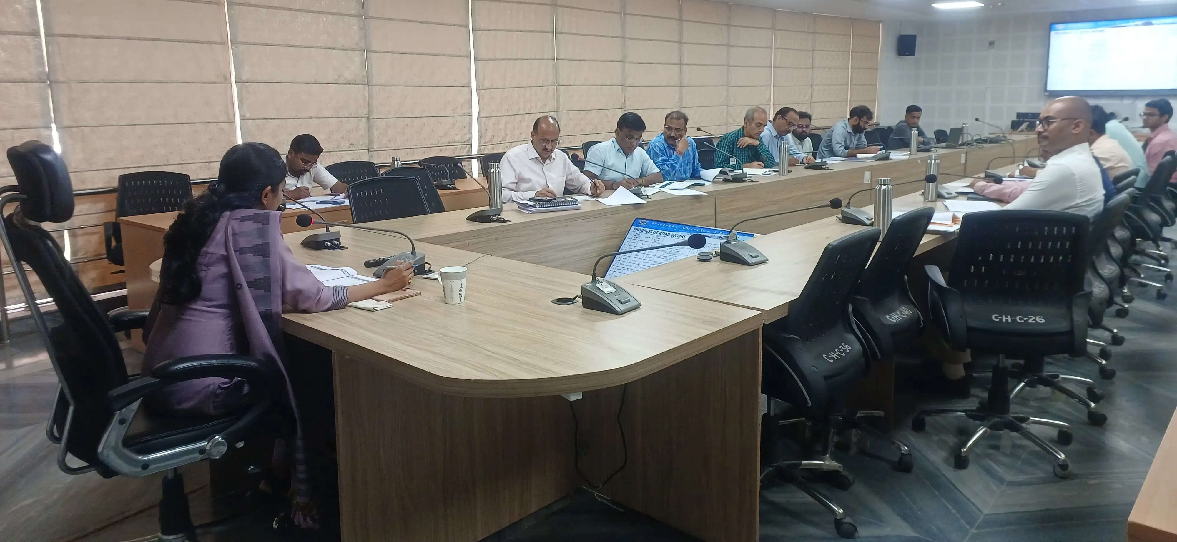 अलवर में विकास कार्यों की समीक्षा, जिला कलक्टर बोलीं—गुणवत्ता से समझौता नहीं, समय पर पूरे हों प्रोजेक्ट