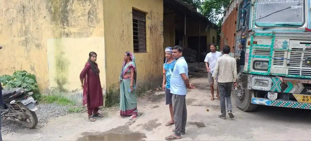 त्रिवेणीगंज एसएफसी गोदाम में खाद्यान्न उठाव पर जांच तेज, संचालन व्यवस्था पर भी उठे सवाल
