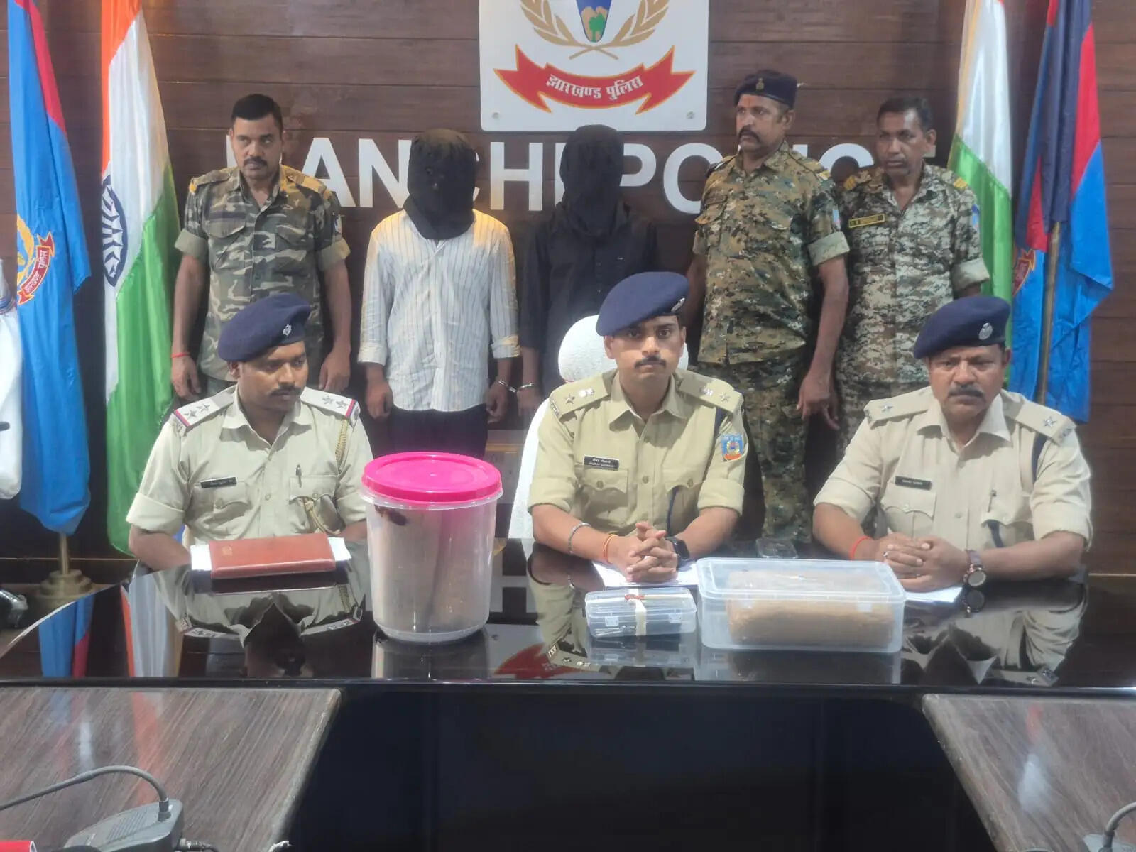 अफीम के साथ दो तस्कर गिरफ्तार