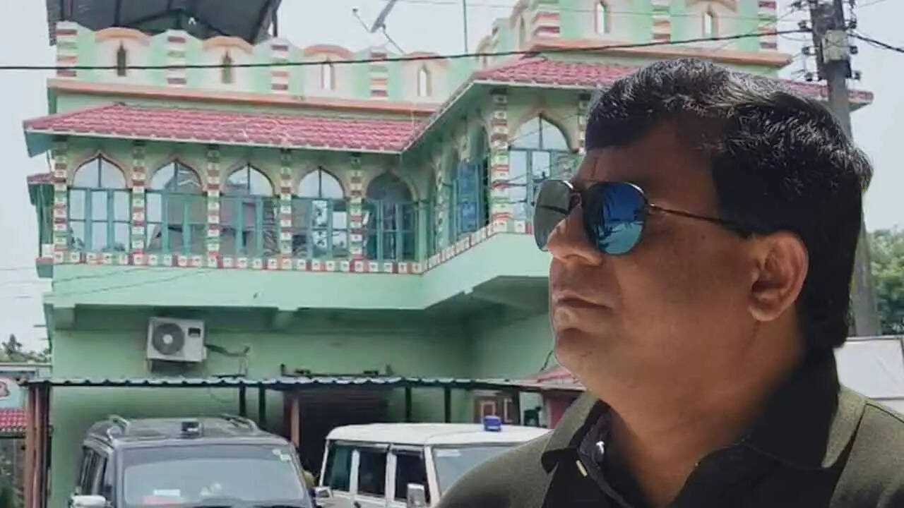 शांतिनिकेतन के सोनाझुरी के एक घर में छापेमारी,
