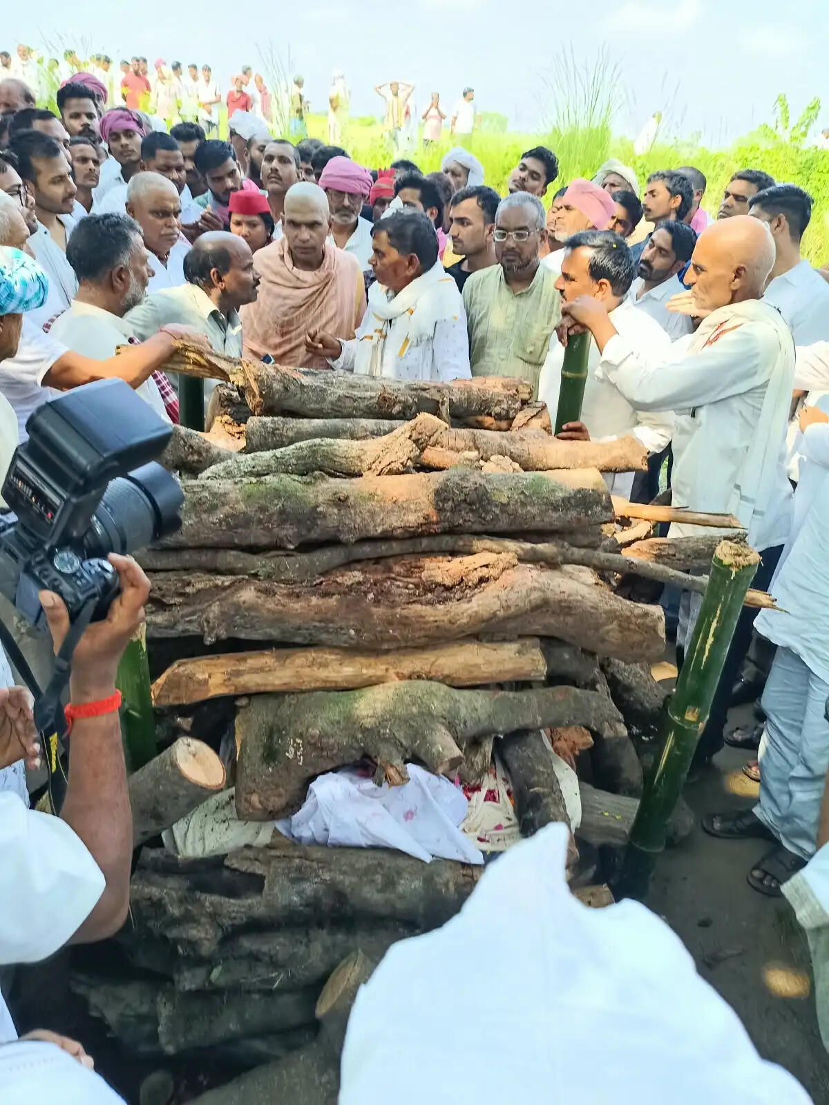 राजकीय सम्मान के साथ पूर्व नेता प्रतिपक्ष रामगोविंद चौधरी का हुआ अंतिम संस्कार, हजारों लोगों ने नम आंखों से दी विदाई