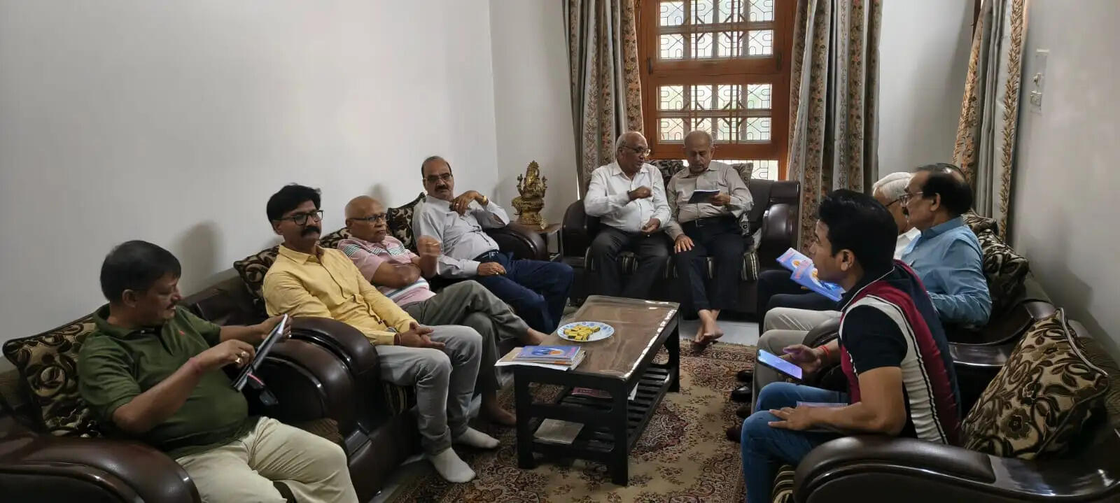पार्कों में वर्षा जल संचयन, जिम उपकरण और सड़कों के विकास पर बनी रणनीति: डॉ. भरत राज सिंह