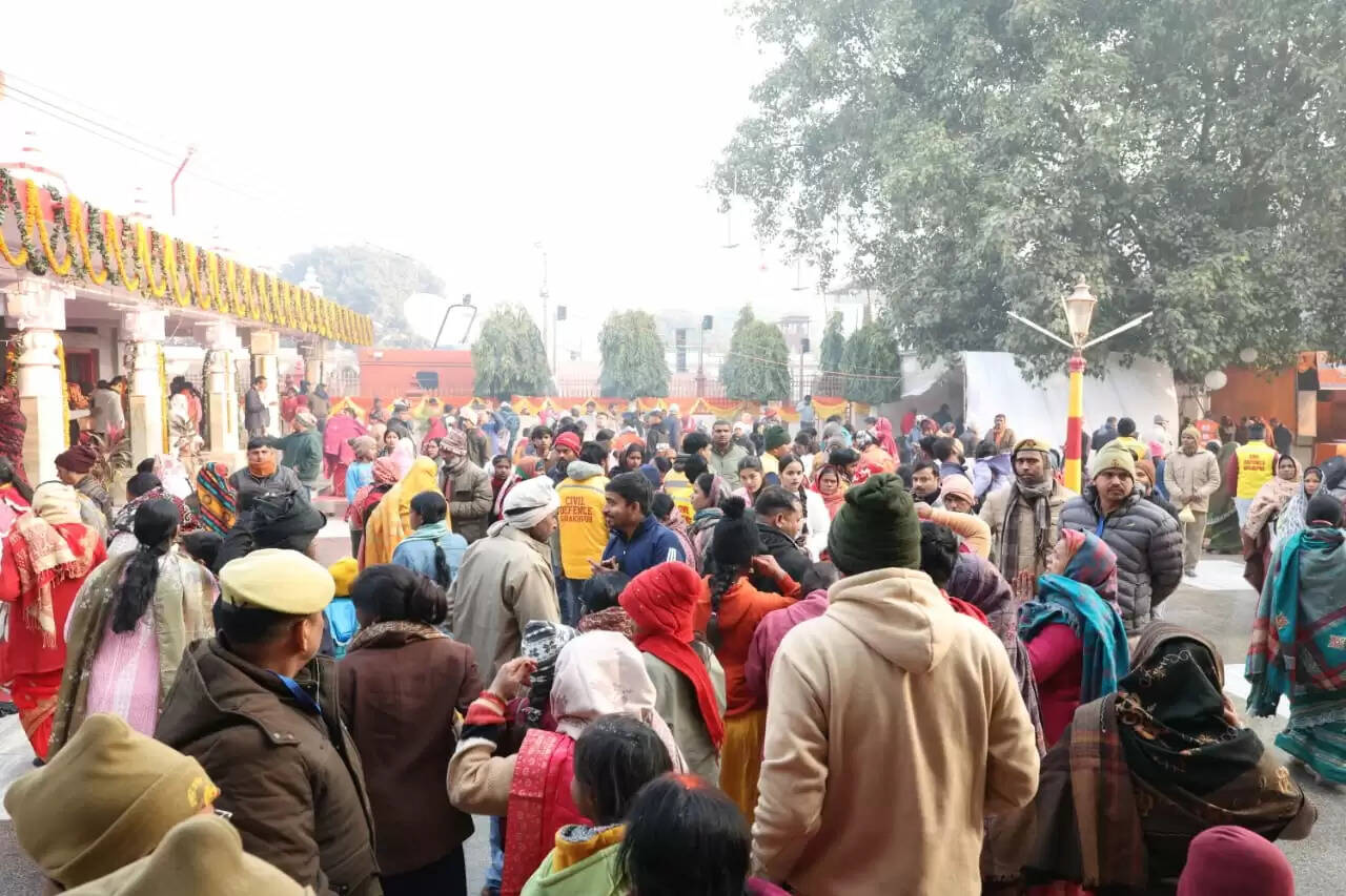 गोरखपुर : आस्था, मनोरंजन और रोजगार का संगम बना खिचड़ी मेला