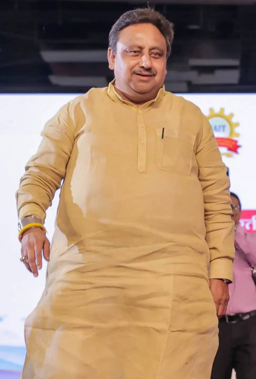 ‘विकसित भारत’, ‘मोदी गारंटी’, ‘आत्मनिर्भर भारत’ राखियों की बढ़ी मांग, 25 हजार करोड़ के व्यापार का अनुमान