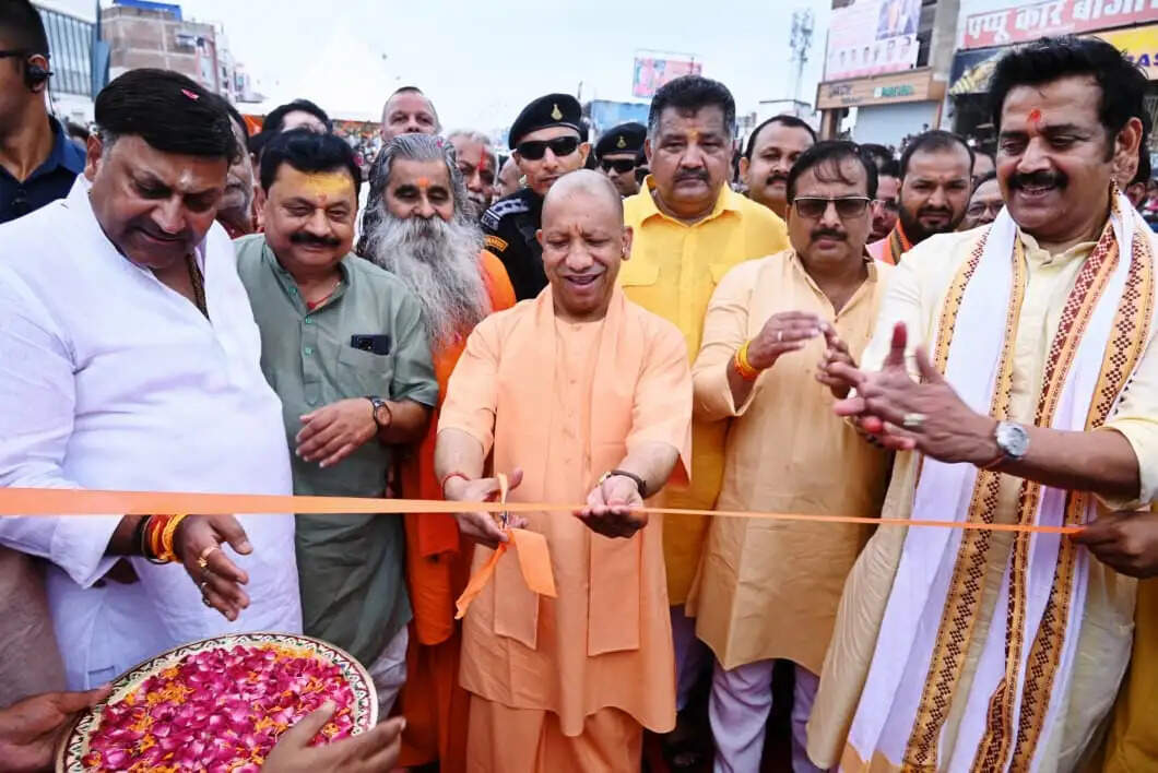 अंधकार, अराजकता और अज्ञानता से मुक्ति का माध्यम है भक्तिसम्मत ज्ञान : सीएम योगी