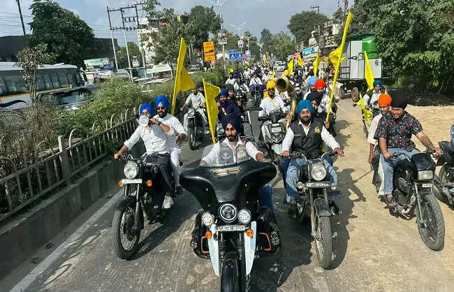 बाइक रैली के साथ तीन दिवसीय गुरमत समागम का आगाज
