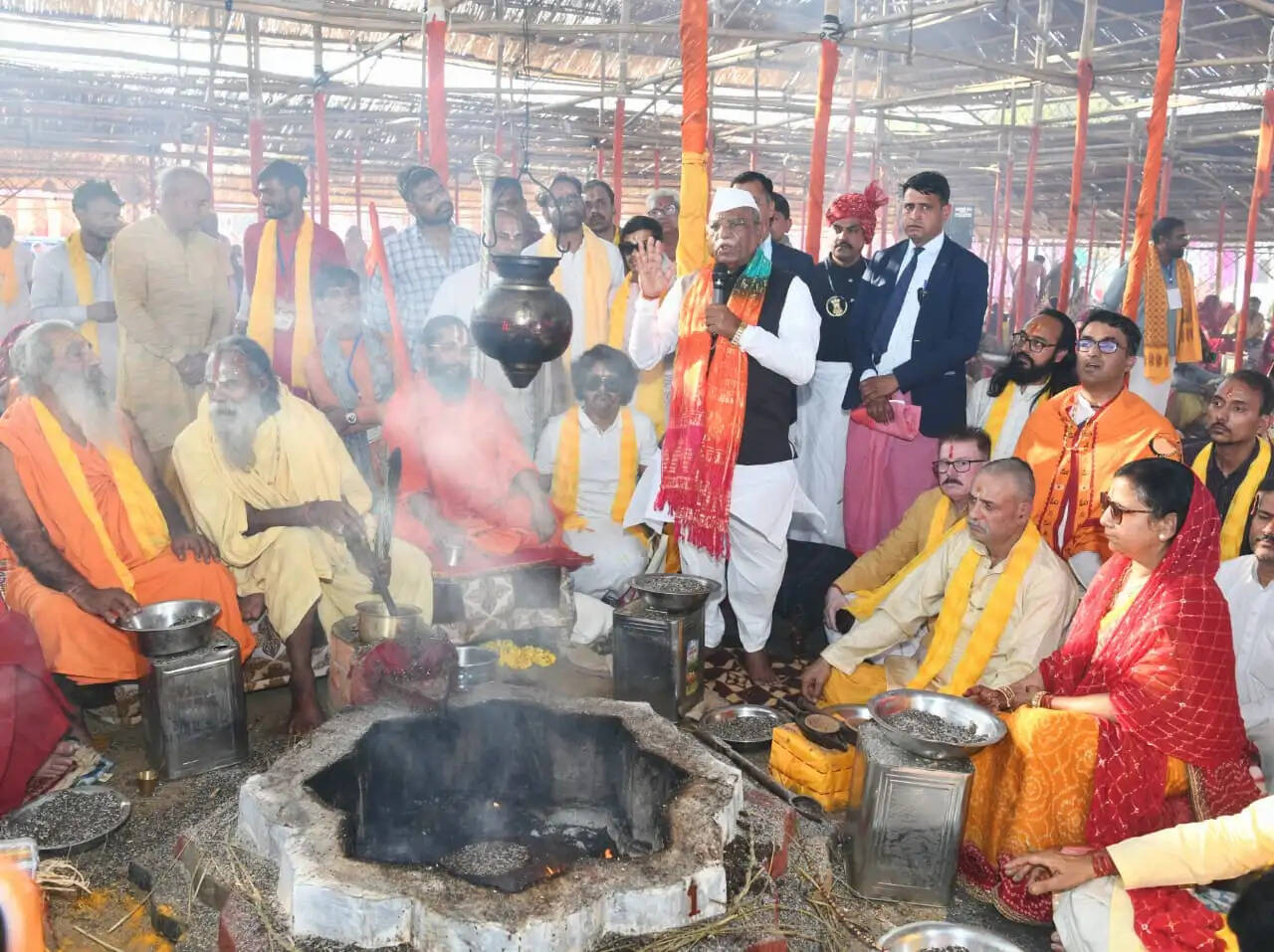 राज्यपाल ने कोटि होमात्मक नव दिवसीय श्री राम महायज्ञ में आहुति दी