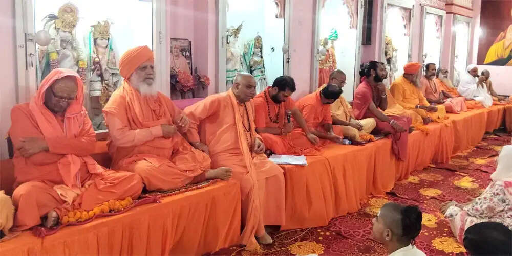 स्वामी तुरीयानंद के अवतरण दिवस पर संत सम्मेलन में गूंजा गुरु महिमा का संदेश