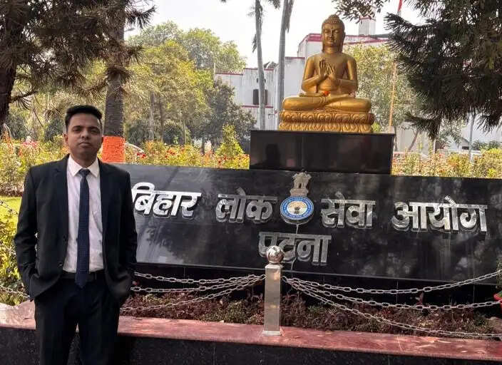 जेल अधीक्षक से ग्रामीण विकास पदाधिकारी तक का सफर, कहलगांव के राकेश कुमार ने दूसरी बार बीपीएससी में पाई सफलता, क्षेत्र में खुशी की लहर
