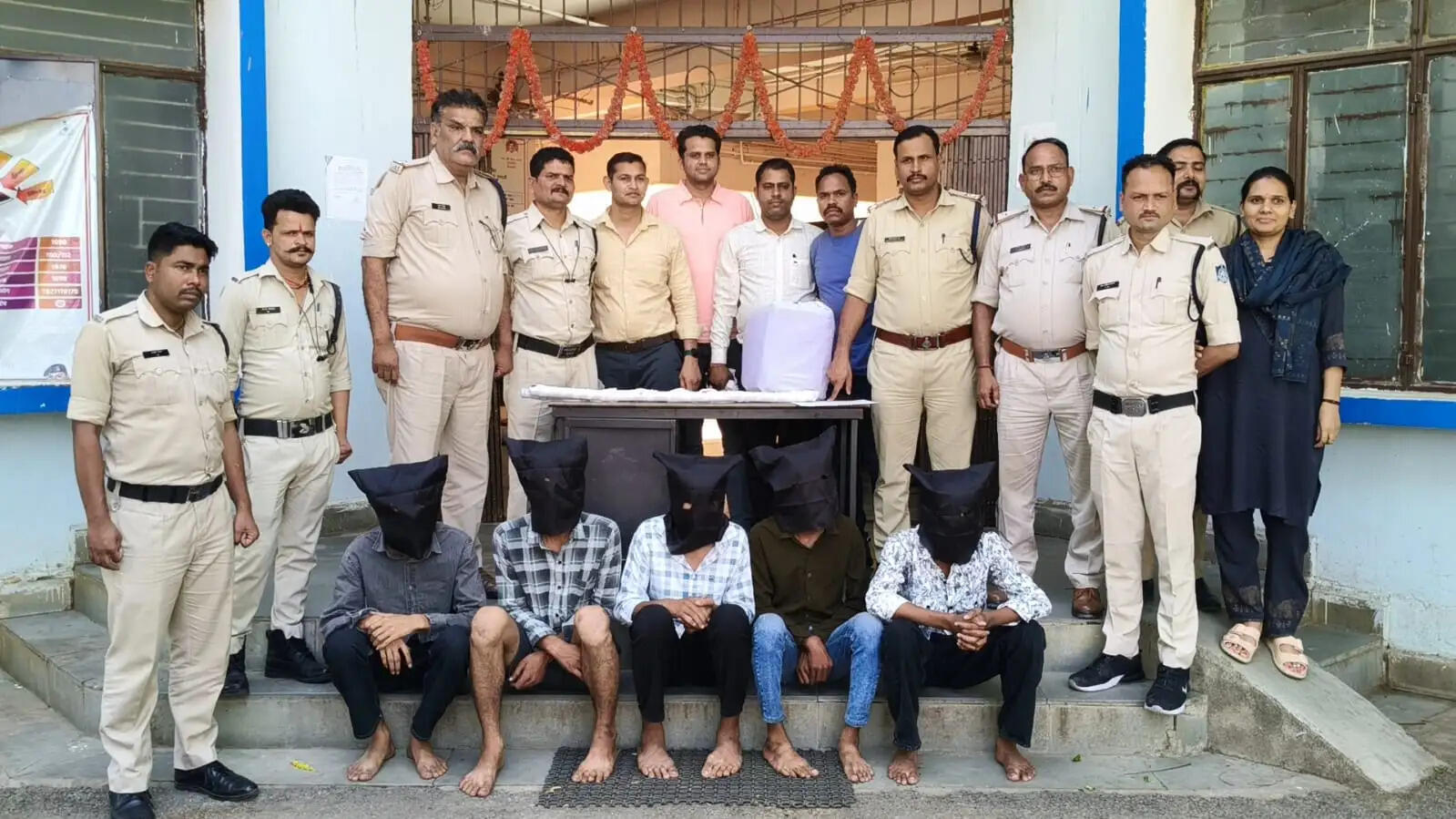 सागर: 48 घंटे में डकैती का खुलासा, वीडियोग्राफर से लूट करने वाले 5 आरोपी गिरफ्तार