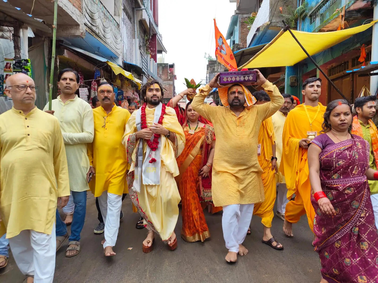 रामानुजगंज में शिव महापुराण कथा का शुभारंभ, बारिश के बीच निकली भव्य कलश यात्रा
