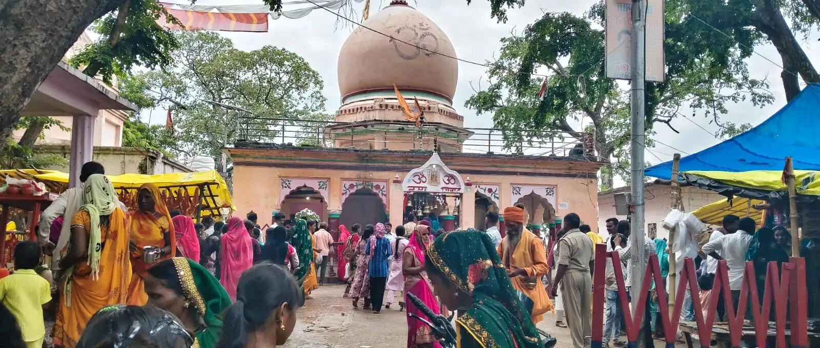 कोटारनाथ धाम में उमड़ा आस्था का सैलाब, हजाराें श्रद्धालुओं ने किया जलाभिषेक