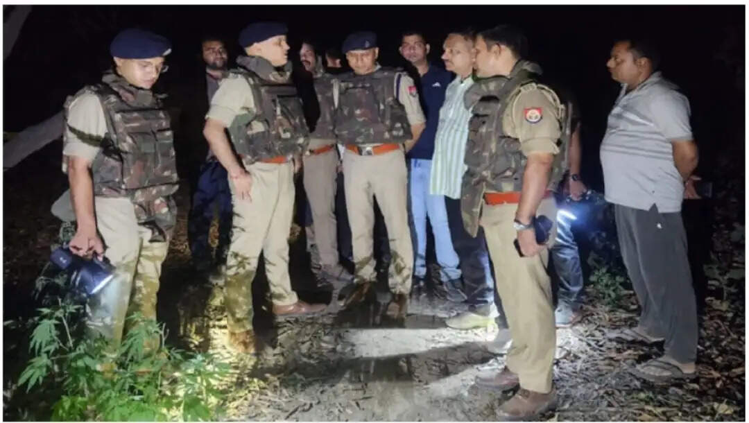 मुठभेड़ में 50-50 हजार रुपये के दो इनामी बदमाश ढेर
