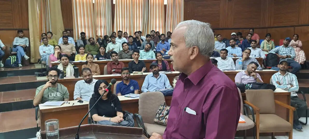 भगवद्गीता का कर्मयोग आधुनिक शोध के लिए भी प्रासंगिक — कुलगुरु प्रो. अग्रवाल