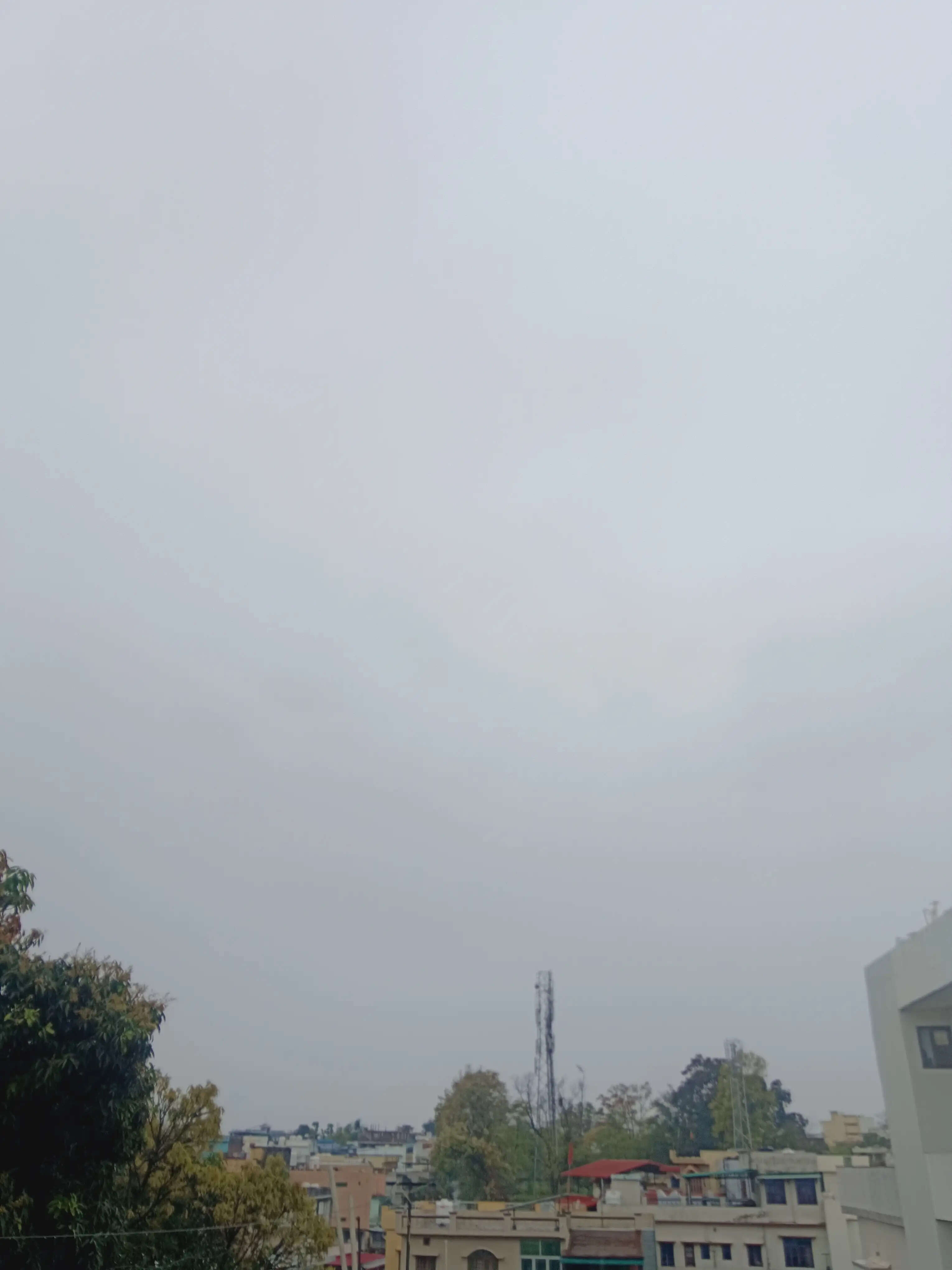 उत्तराखंड में बारिश और बर्फबारी ठंड बढ़ी