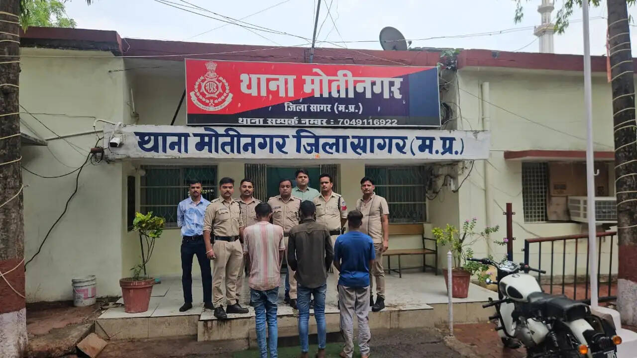 सागर : बाइक की चाबी मांगने पर कटर से हमला, तीन आरोपित गिरफ्तार