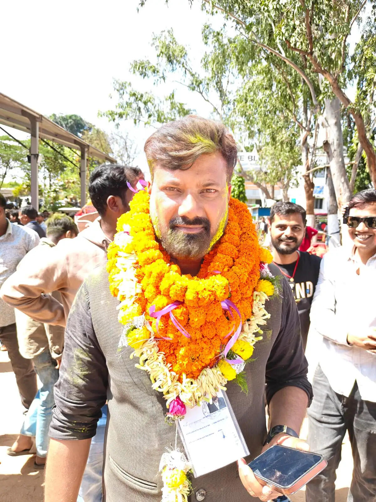 रामगढ़ नगर परिषद चुनाव : 10 वार्डों के प्रत्याशियों की जीत की घोषणा, समर्थकों ने मनाया जश्न