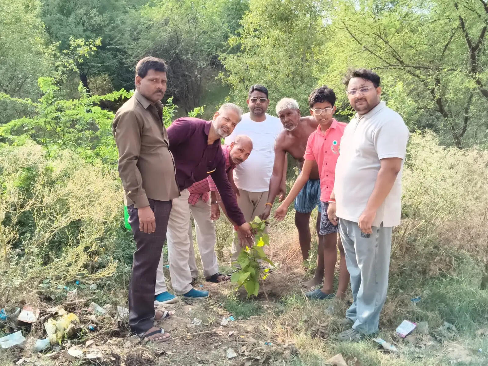 यमुना तट पर चला “जीवनधारा पौधारोपण अभियान”, पर्यावरण संरक्षण को लेकर हुई महत्वपूर्ण बैठक