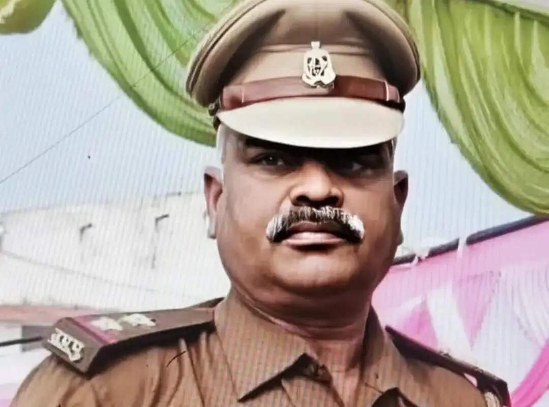 औरैया : हाईवे पेट्रोलिंग जीप को तेज रफ्तार डंपर ने मारी टक्कर, दरोगा की मौत, दो पुलिसकर्मी गंभीर
