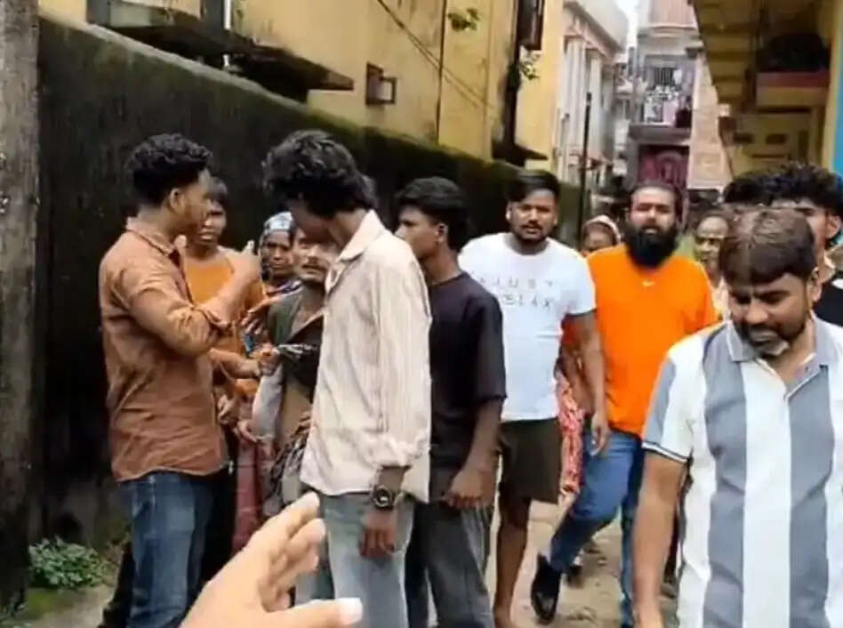 युवक ने महिला से छीने 14 हजार रुपये, लोगों ने पकड़कर की पिटाई