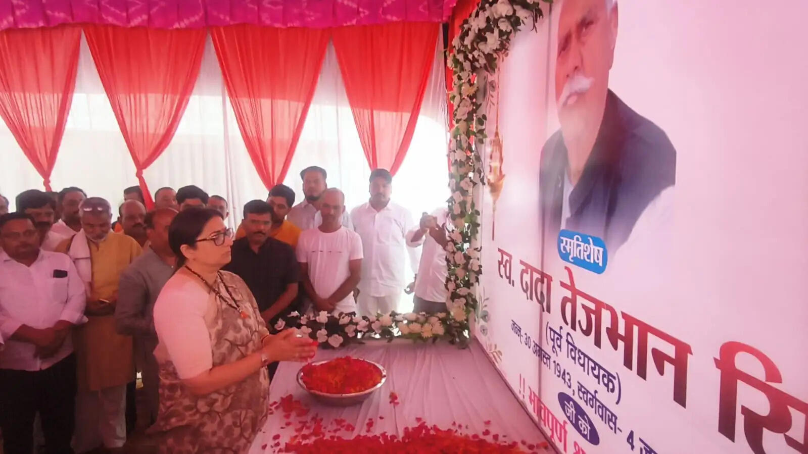 अमेठी में भाजपा के आधार स्तंभ थे दादा तेजभान सिंह : स्मृति ईरानी