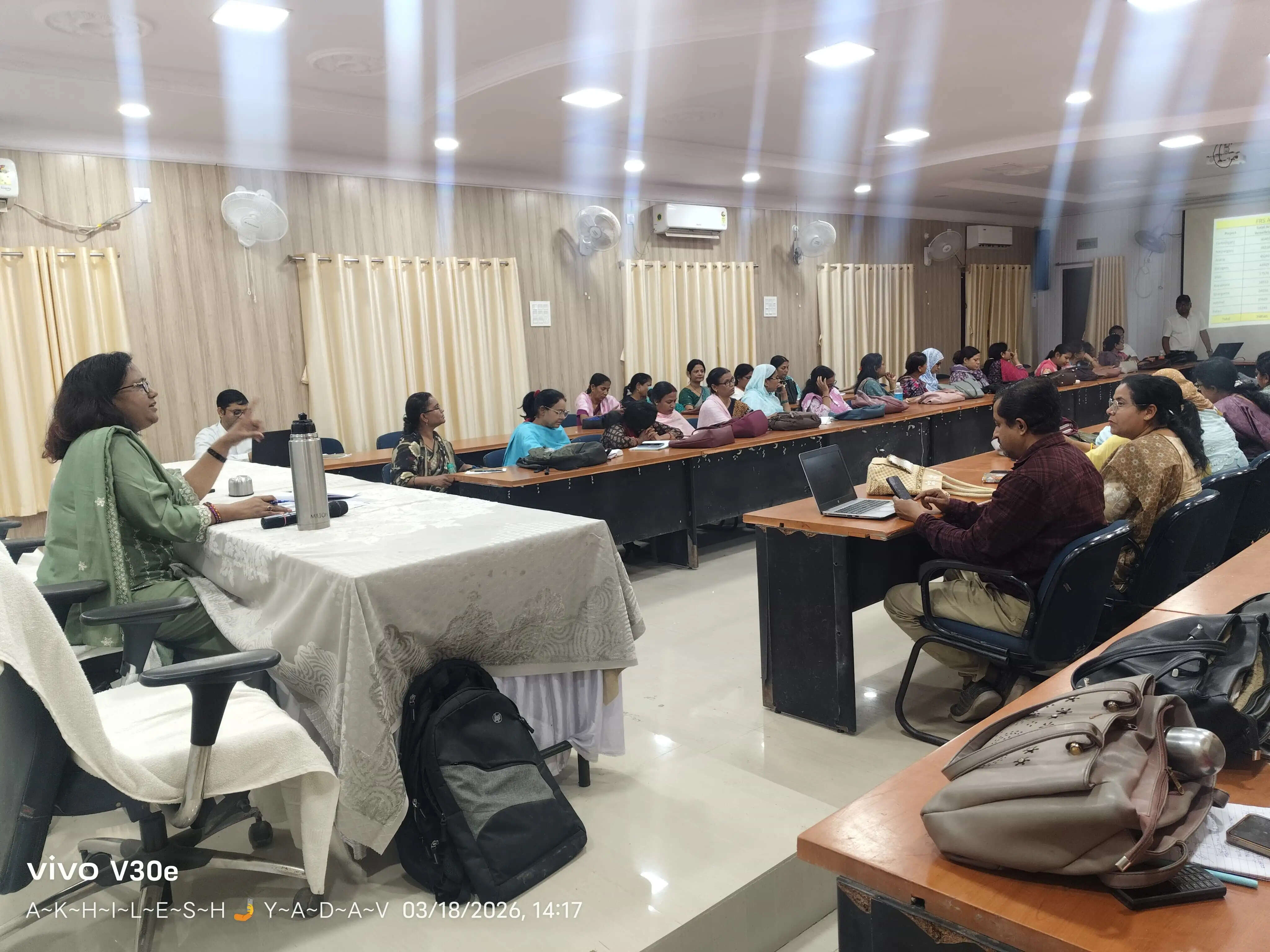 आईसीडीएस की संचालित विभिन्न योजनाओं की समीक्षा की गयी