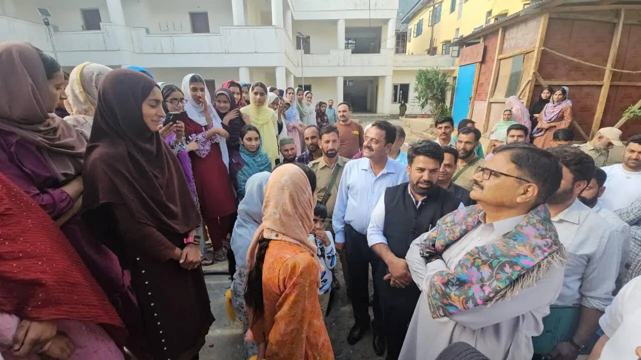 डोडा में गुज्जर-बकरवाल छात्रावासों का निरीक्षण, मंत्री जावेद राणा ने दिए सुविधाएं सुधारने के निर्देश