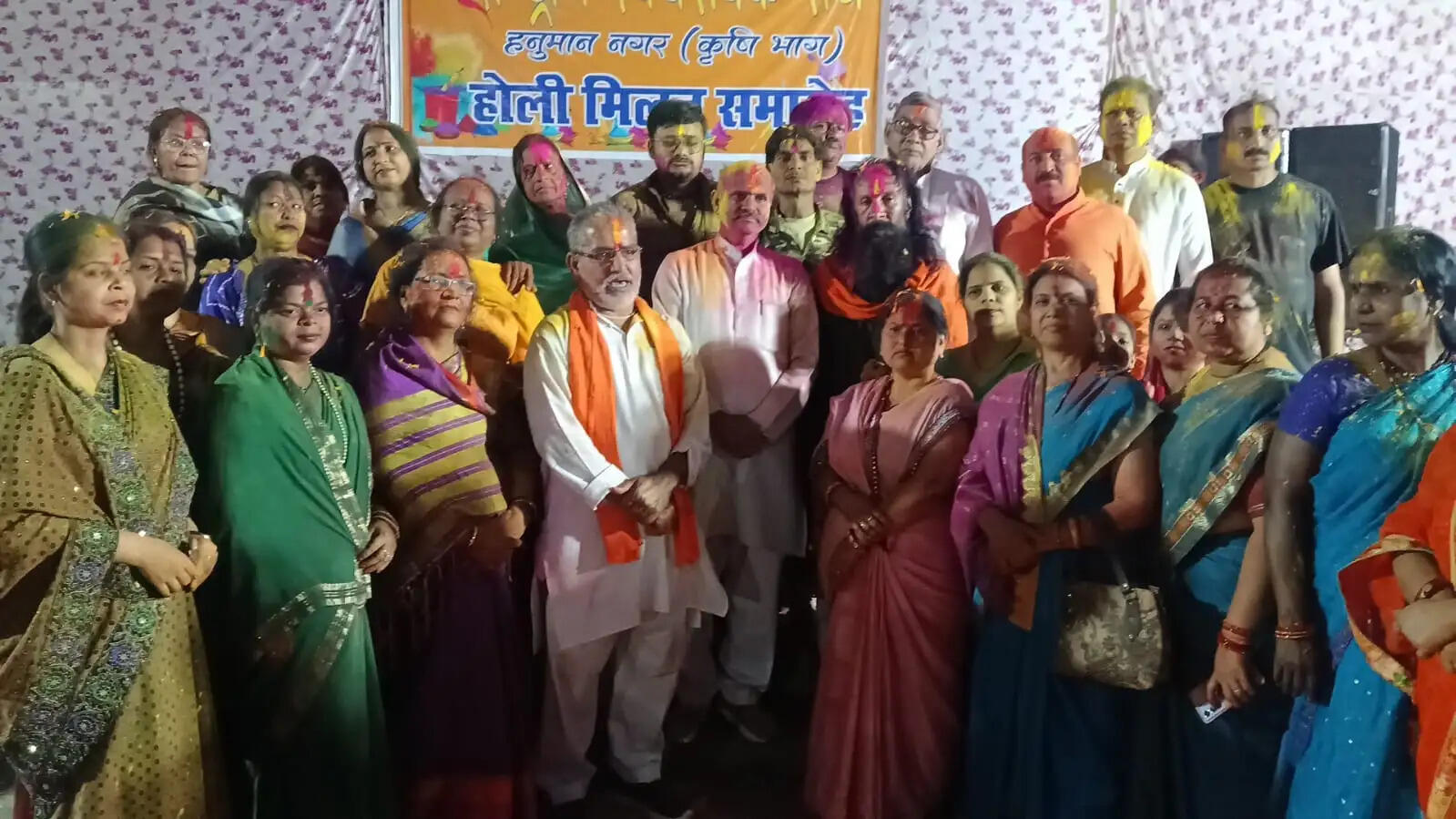 जबलपुरः राष्ट्रीय स्वयंसेवक संघ के होली मिलन समारोह में रंग-गुलाल के साथ दिया सामाजिक समरसता का संदेश