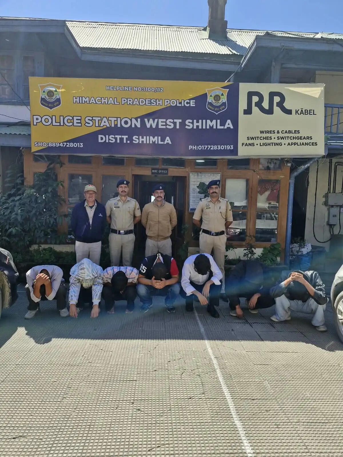 हिमाचल विश्वविद्यालय में छात्र संगठनों के कार्यकर्ताओं पर पुलिस की कार्रवाई, नौ गिरफ्तार