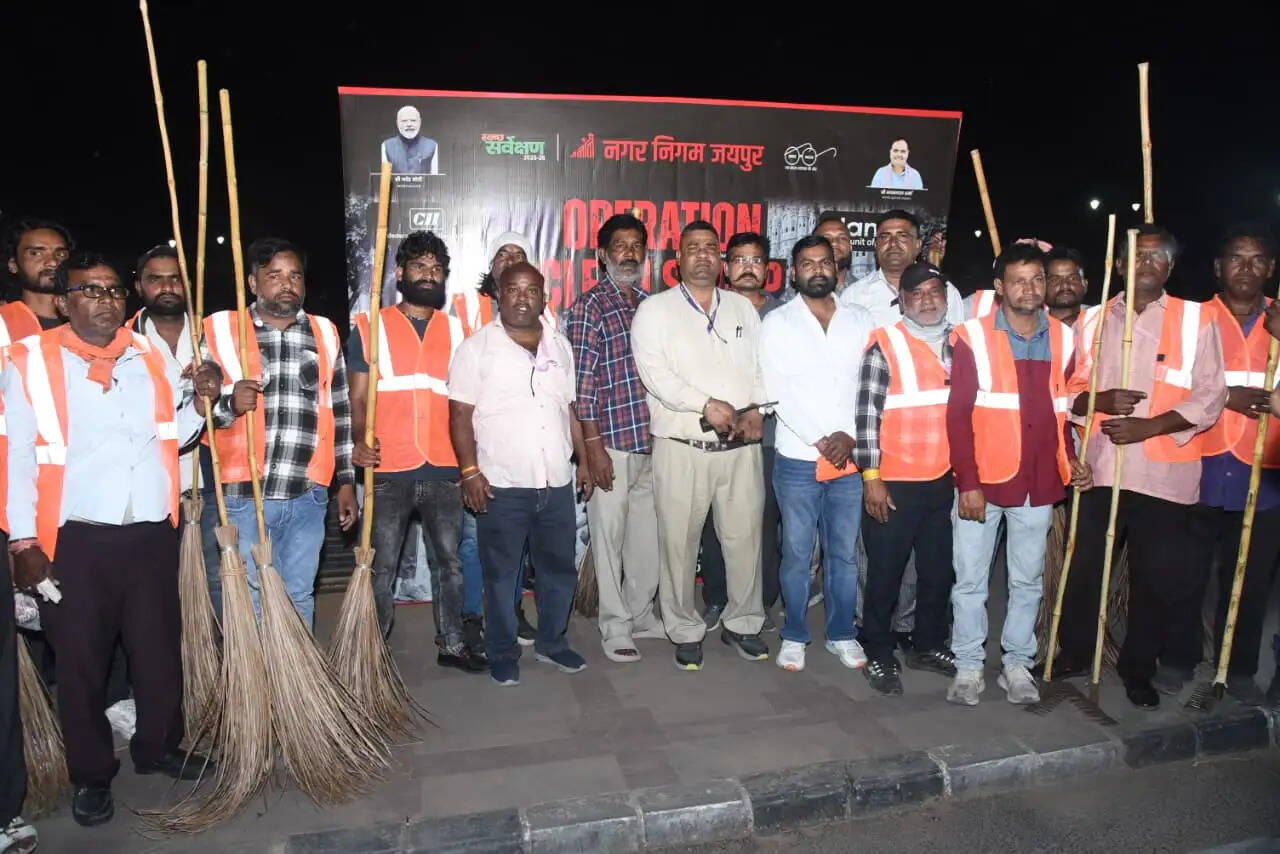 (अपडेट) दाे हजार सफाई कर्मियों संग परकोटे में रात्रि में चला ऑपरेशन क्लीन स्वीप