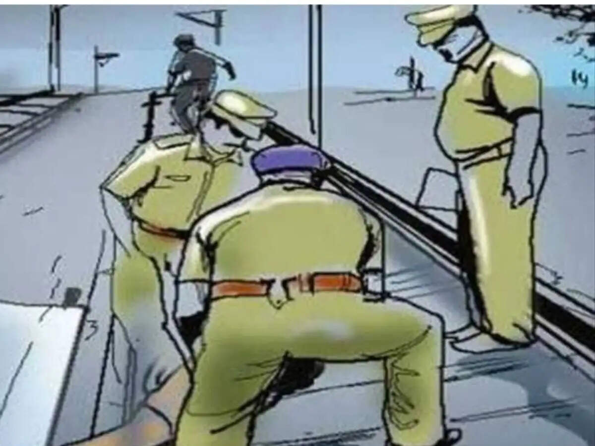 रेलवे ट्रैक पर मिला महिला का शव,जांच में जुटी पुलिस